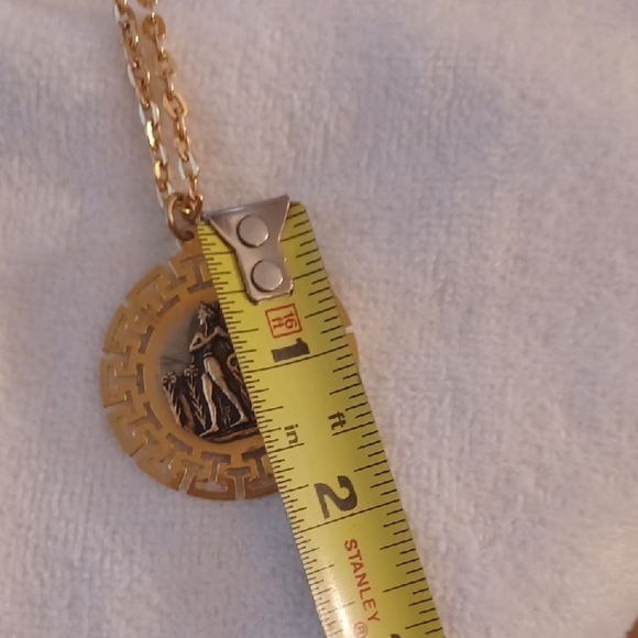 Vintage Gold Medallion Necklace Medallion Center - Picture 5 of 8